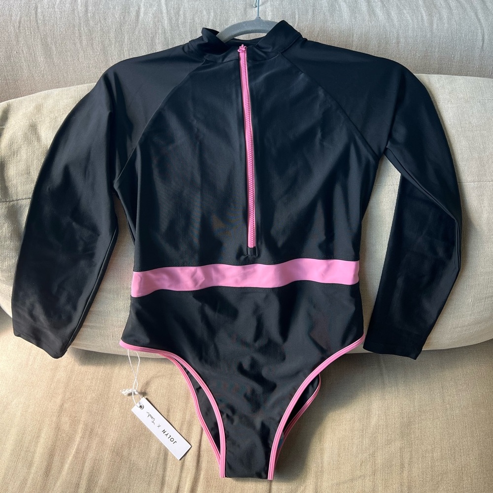 Jolyn Surf Suit Women’s NAZARE LONG SLEEVE ZIP-UP SURF ONE PIECE (Black/Pink, M)